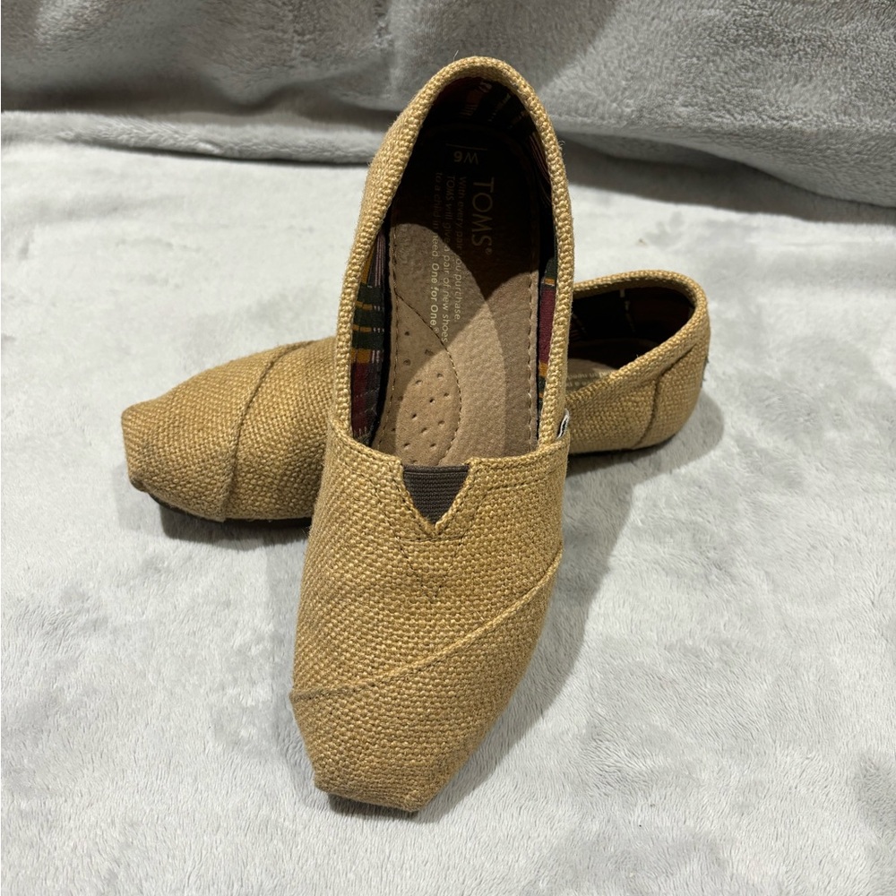 TOMS Classic Neutral Burlap Slip-on Flat Shoes